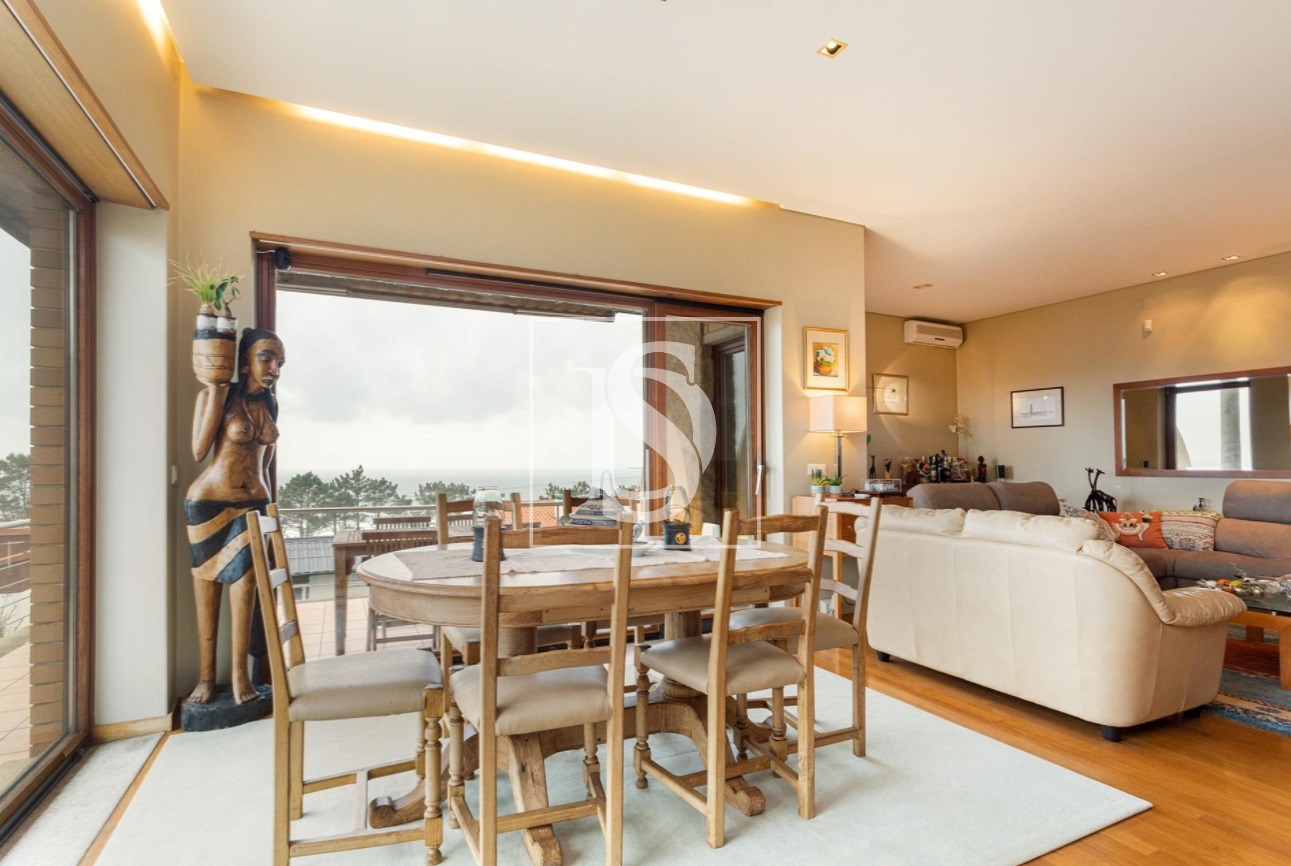 Moradia T4 em Carreço com vista mar e piscina