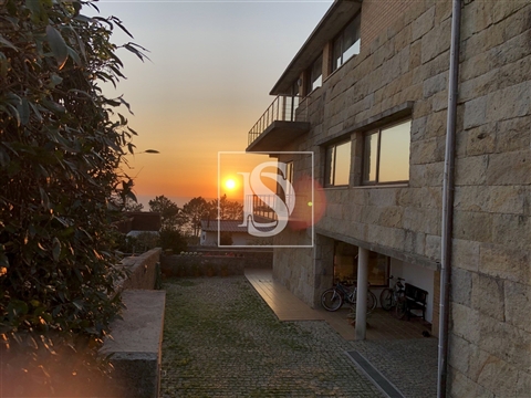 Moradia T4 em Carreço com vista mar e piscina