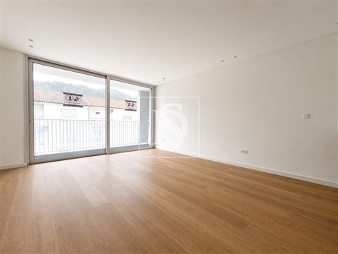 Apartamento T3 em Darque - Novo, c/Garagem e elevador