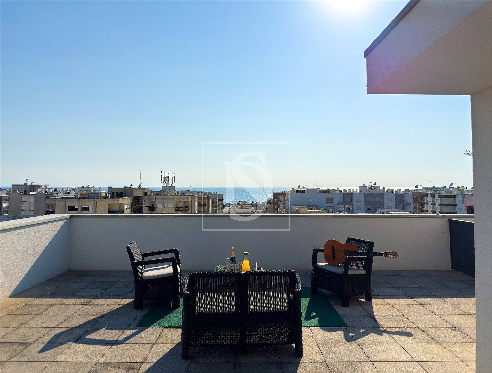 Apartamento T1 remodelado com rooftop vista mar - Amorosa, Chafé